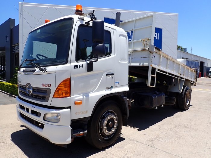 2011 HINO GH
