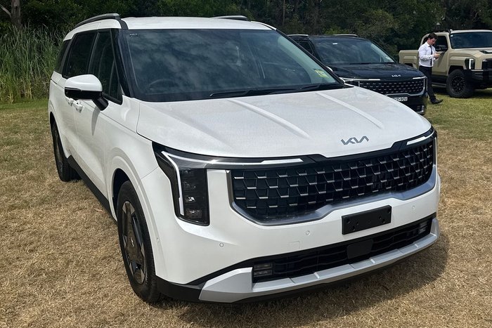 2025 Kia Carnival Sport+ HEV