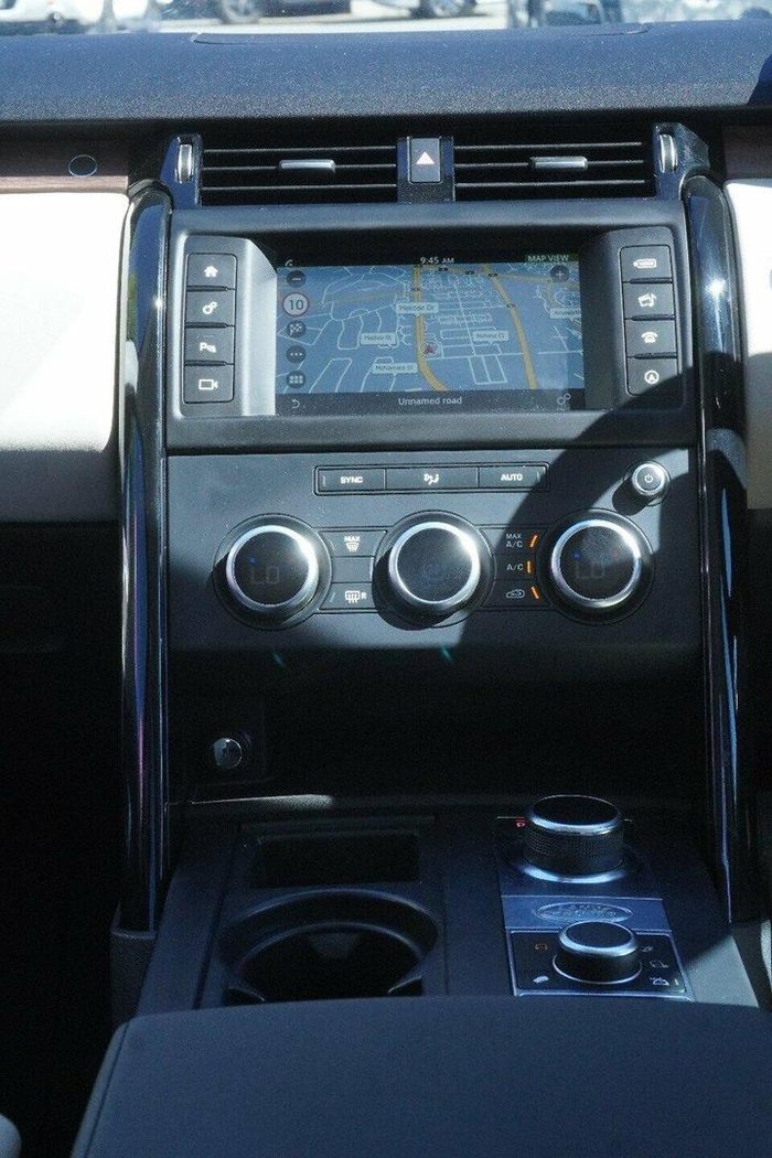 2017 Land Rover Discovery TD6 SE