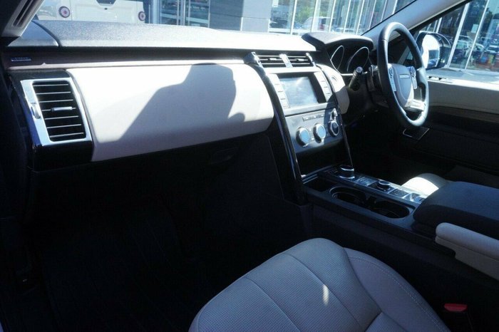 2017 Land Rover Discovery TD6 SE