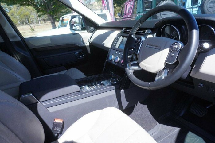 2017 Land Rover Discovery TD6 SE