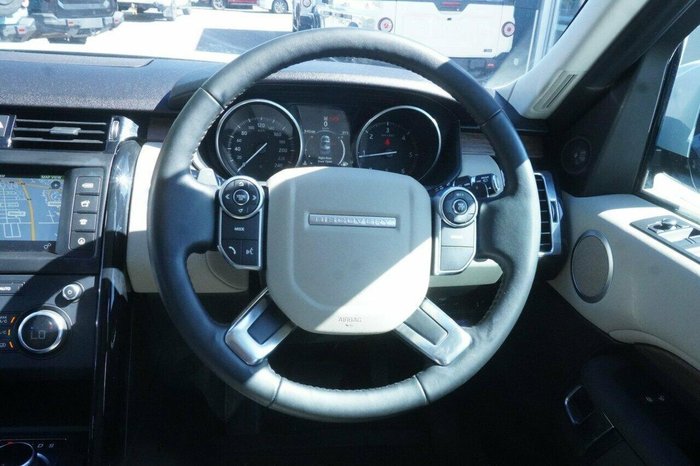 2017 Land Rover Discovery TD6 SE