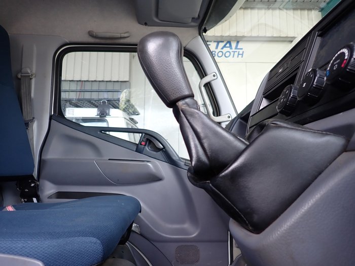 2015 MITSUBISHI CANTER 815