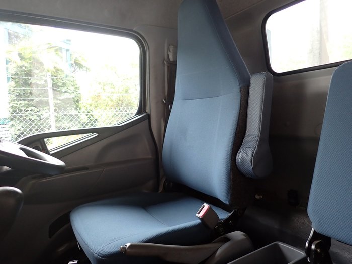 2015 MITSUBISHI CANTER 815