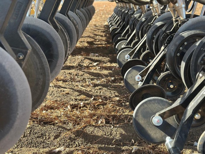 0 SERAFIN ULTISOW STPL ROW CROP SINGLE DISC SEEDER YELLOW