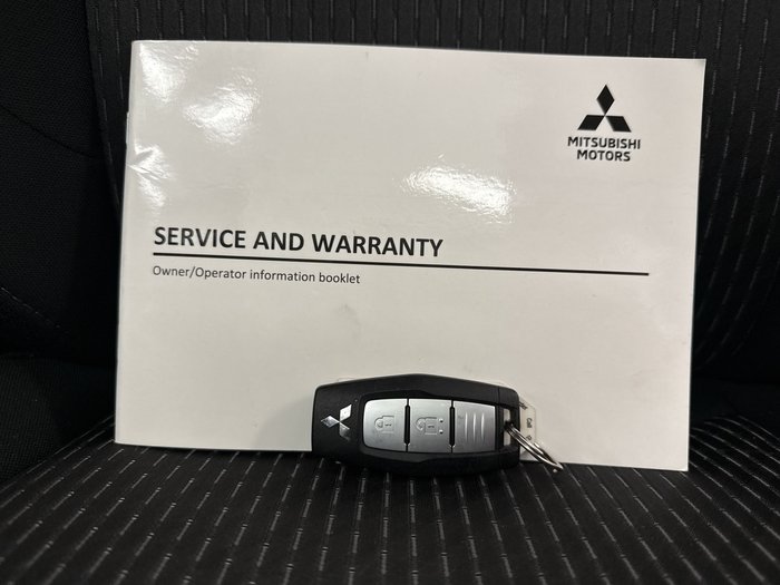 2024 Mitsubishi Outlander ES