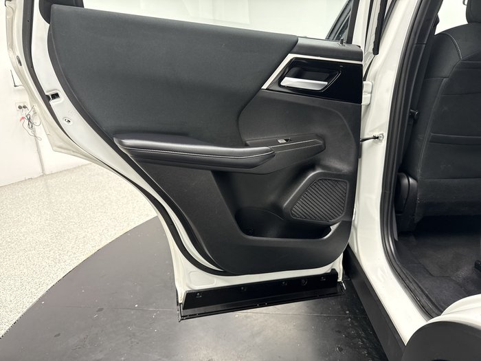 2024 Mitsubishi Outlander ES