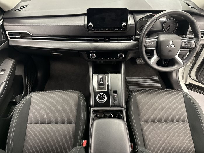 2024 Mitsubishi Outlander ES