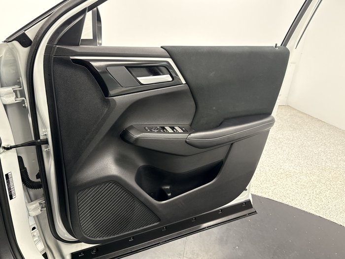 2024 Mitsubishi Outlander ES