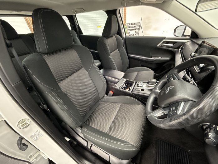 2024 Mitsubishi Outlander ES