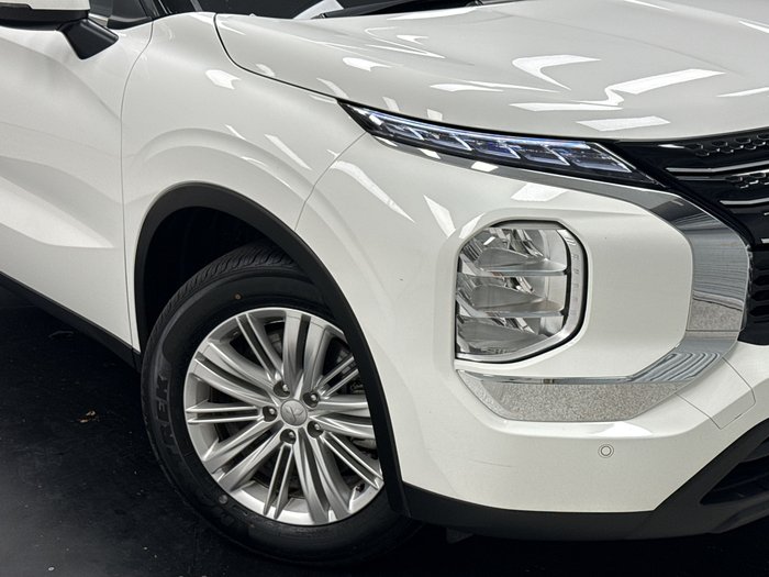 2024 Mitsubishi Outlander ES