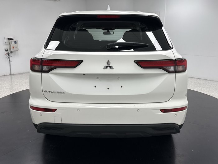 2024 Mitsubishi Outlander ES
