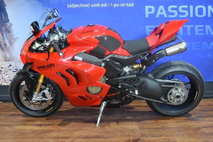2023 Ducati PANIGALE V4 S Red