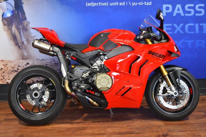 2023 Ducati PANIGALE V4 S Red