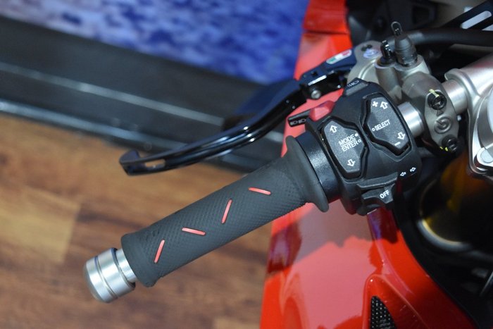 2023 Ducati PANIGALE V4 S Red