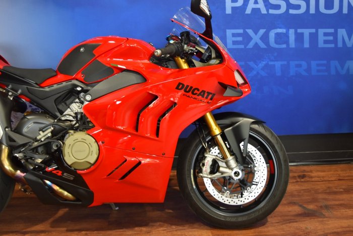 2023 Ducati PANIGALE V4 S Red