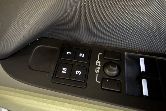 2023 Land Rover Defender 110 D300 SE