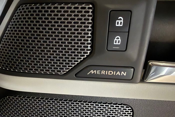 2023 Land Rover Defender 110 D300 SE