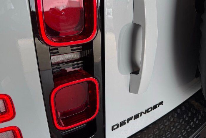 2023 Land Rover Defender 110 D300 SE