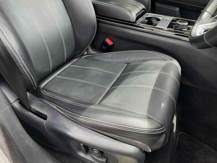 2019 Land Rover Range Rover Velar D240 SE