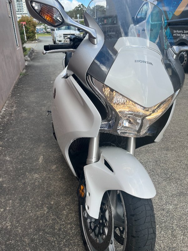 2011 Honda VFR1200F WHITE