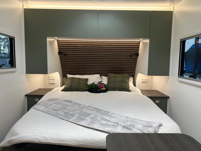 2025 New Age Caravans Roadowl 21 Ft Family My26