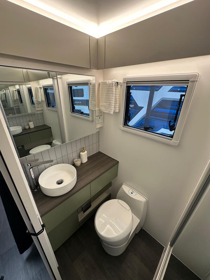 2025 New Age Caravans Roadowl 21 Ft Family My26