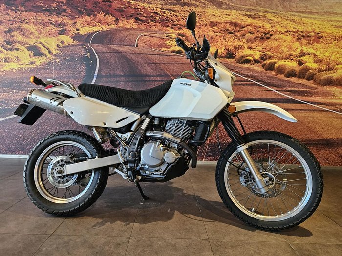 2018 Suzuki DR650SE DR White