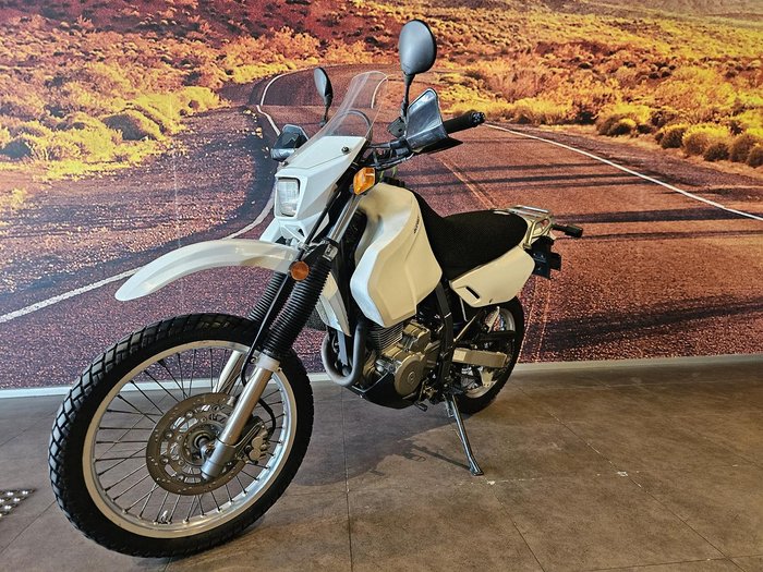 2018 Suzuki DR650SE DR White