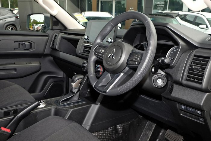 2025 Mitsubishi Triton GLX