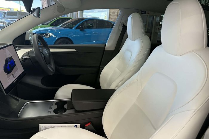 2023 Tesla Model Y Rear-Wheel Drive