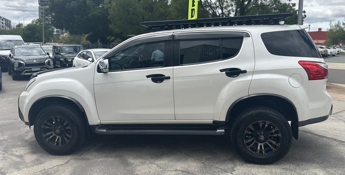 2017 Isuzu MU-X LS-T