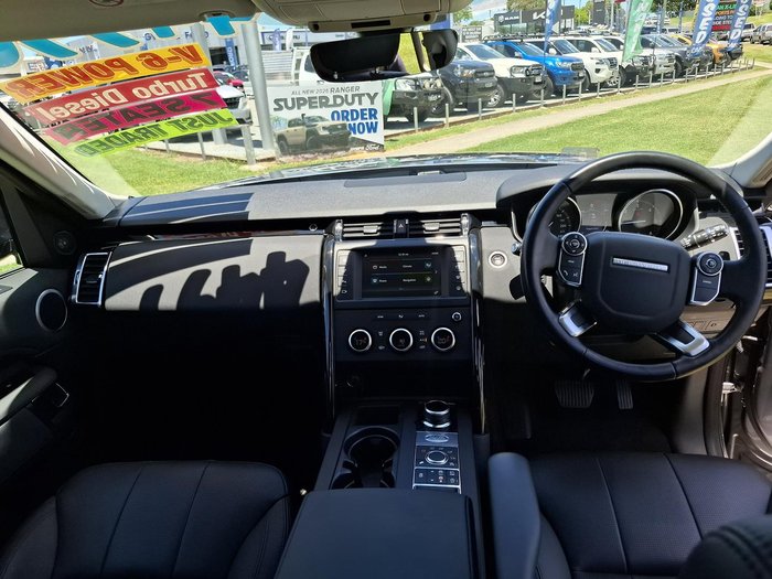 2017 Land Rover Discovery TD6 First Edition