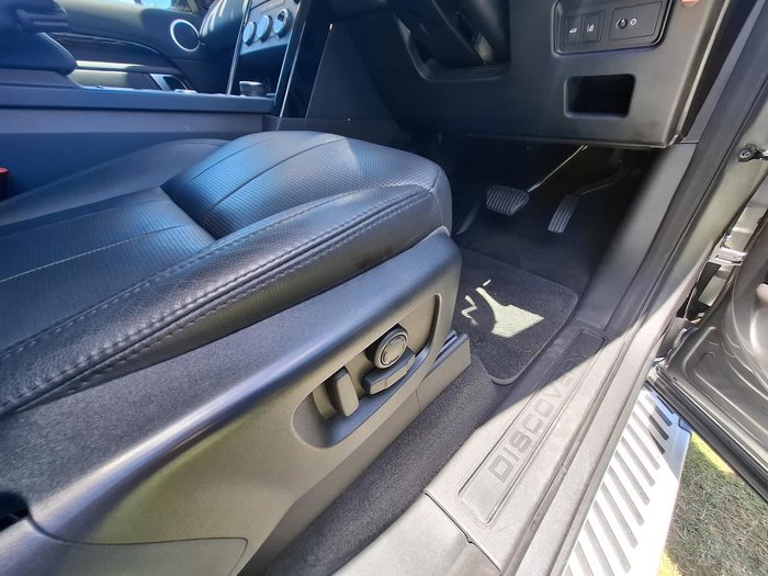 2017 Land Rover Discovery TD6 First Edition