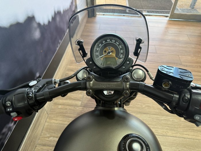 2018 Triumph BONNEVILLE BOBBER GREY