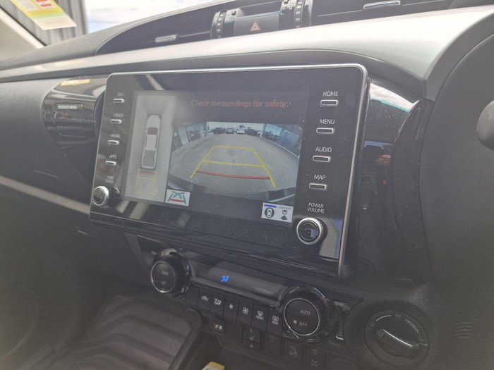 2025 Toyota Hilux SR5 48V