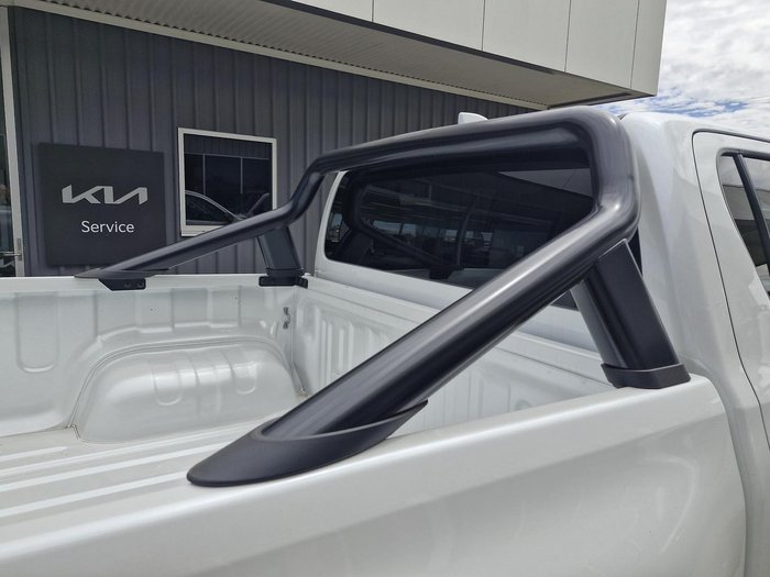 2025 Toyota Hilux SR5 48V