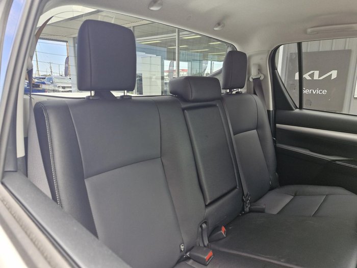 2025 Toyota Hilux SR5 48V