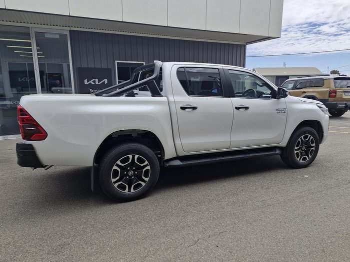 2025 Toyota Hilux SR5 48V