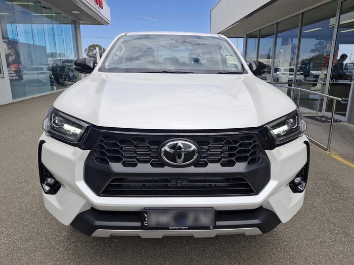 2025 Toyota Hilux SR5 48V