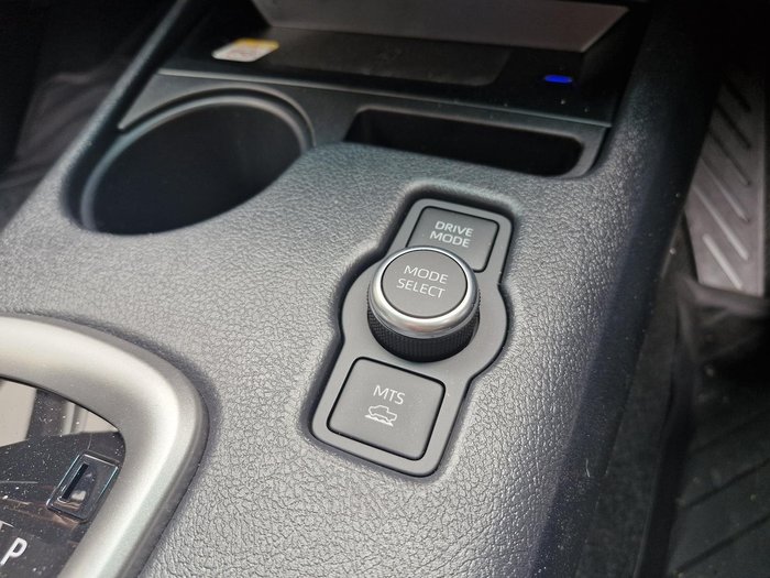 2025 Toyota Hilux SR5 48V