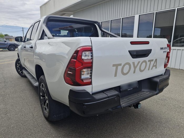 2025 Toyota Hilux SR5 48V