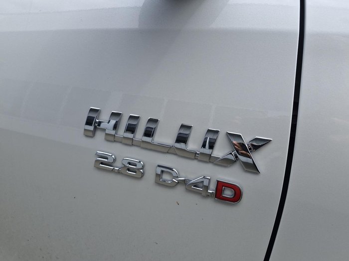 2025 Toyota Hilux SR5 48V