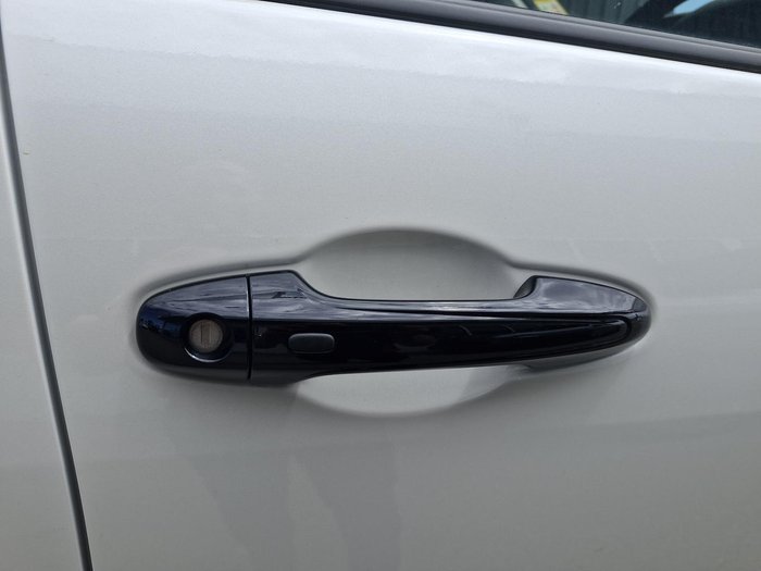 2025 Toyota Hilux SR5 48V