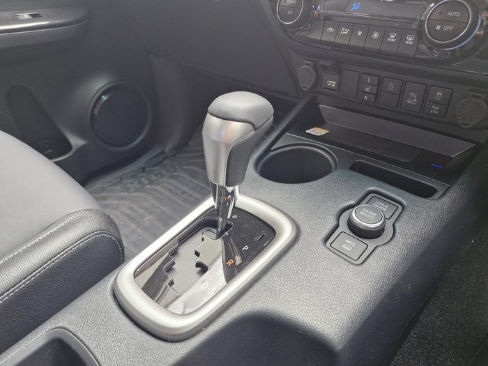 2025 Toyota Hilux SR5 48V