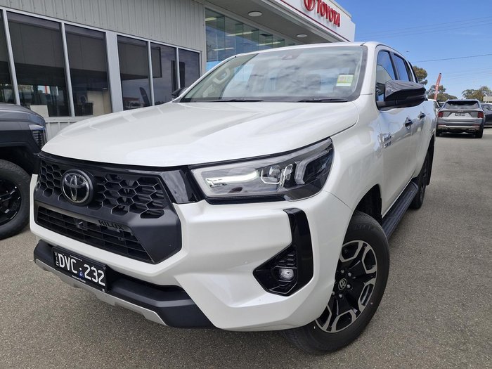 2025 Toyota Hilux SR5 48V