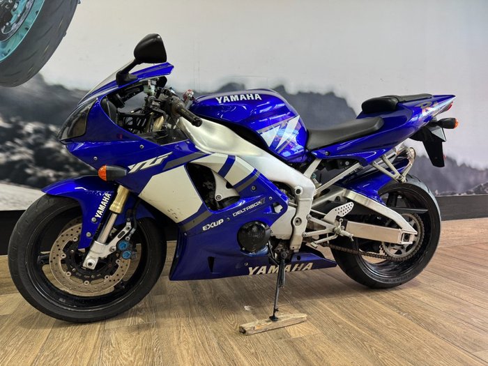 2001 Yamaha YZF-R1 BLUE