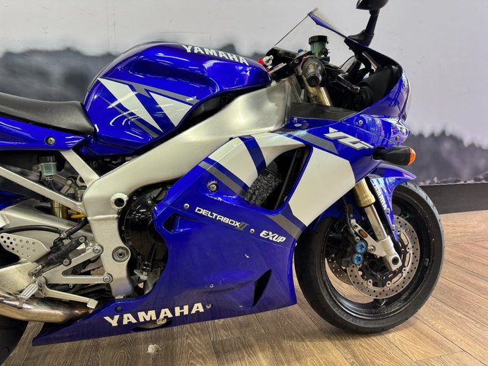 2001 Yamaha YZF-R1 BLUE