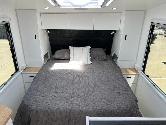 2025 Olympic Javelin X8 21'