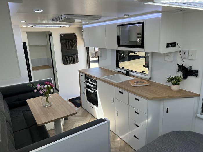 2025 Olympic Javelin X8 21'